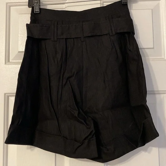 Brand new shorts very stylish with cuff. High waisted. Midnight black - Picture 6 of 7